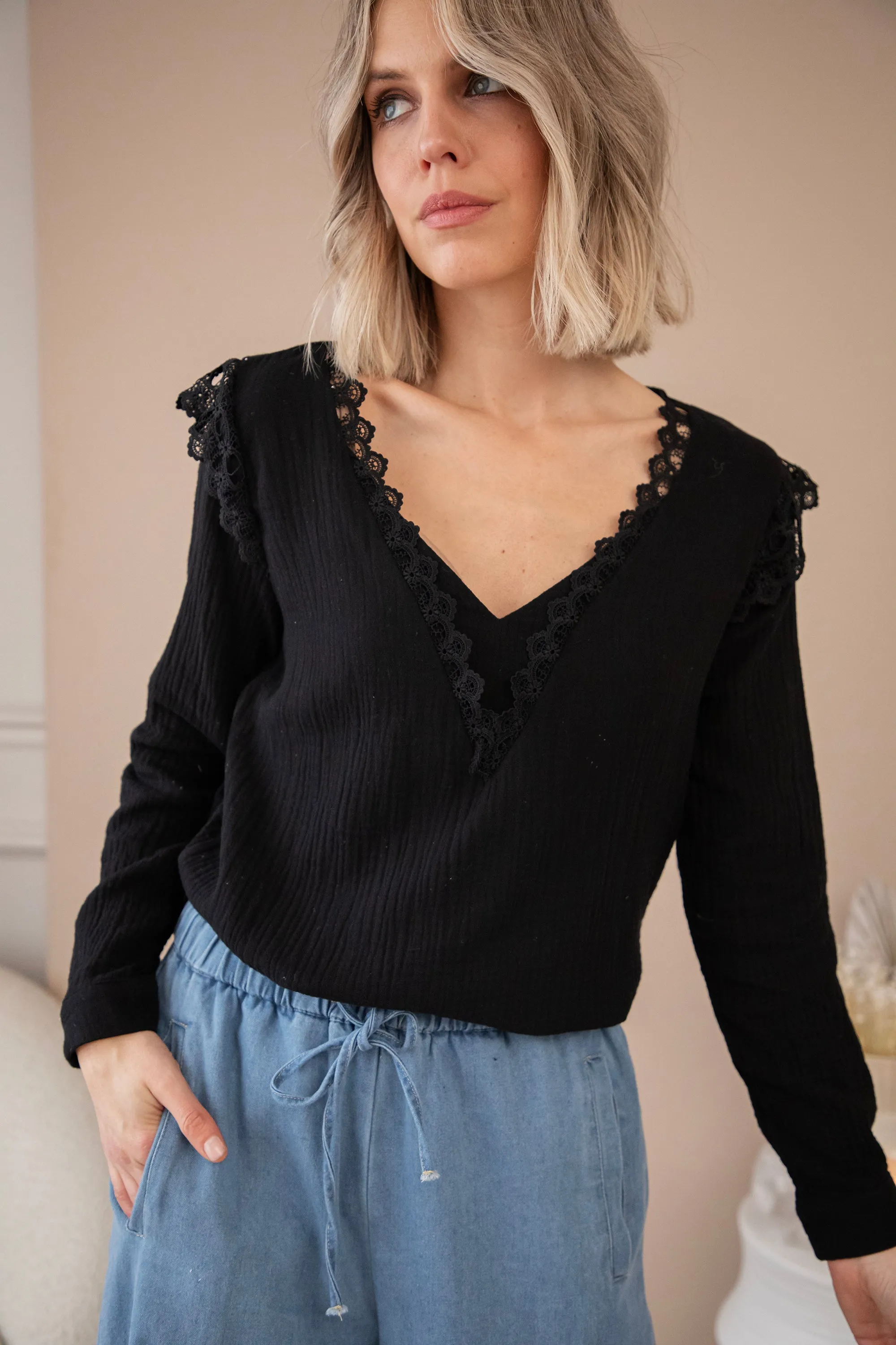 Love The Lace & Tetra Black - Blouse