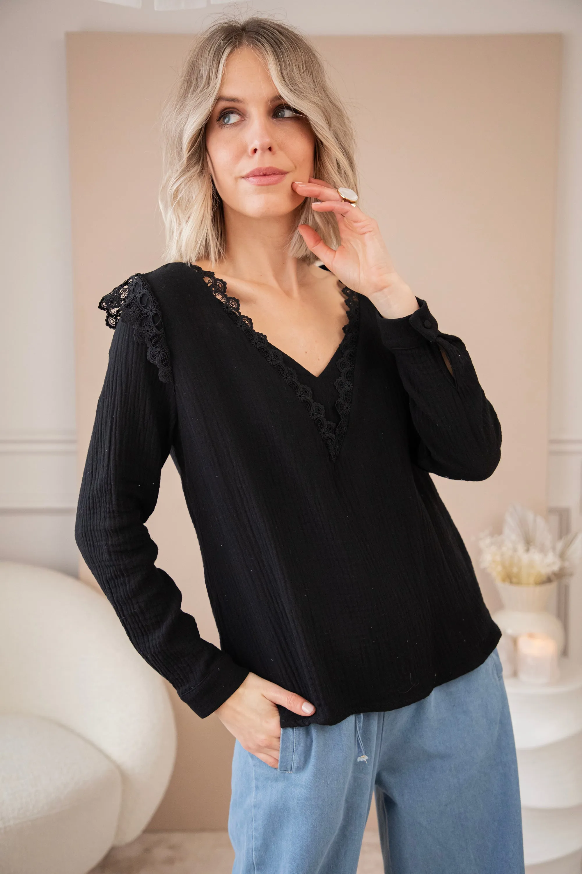 Love The Lace & Tetra Black - Blouse