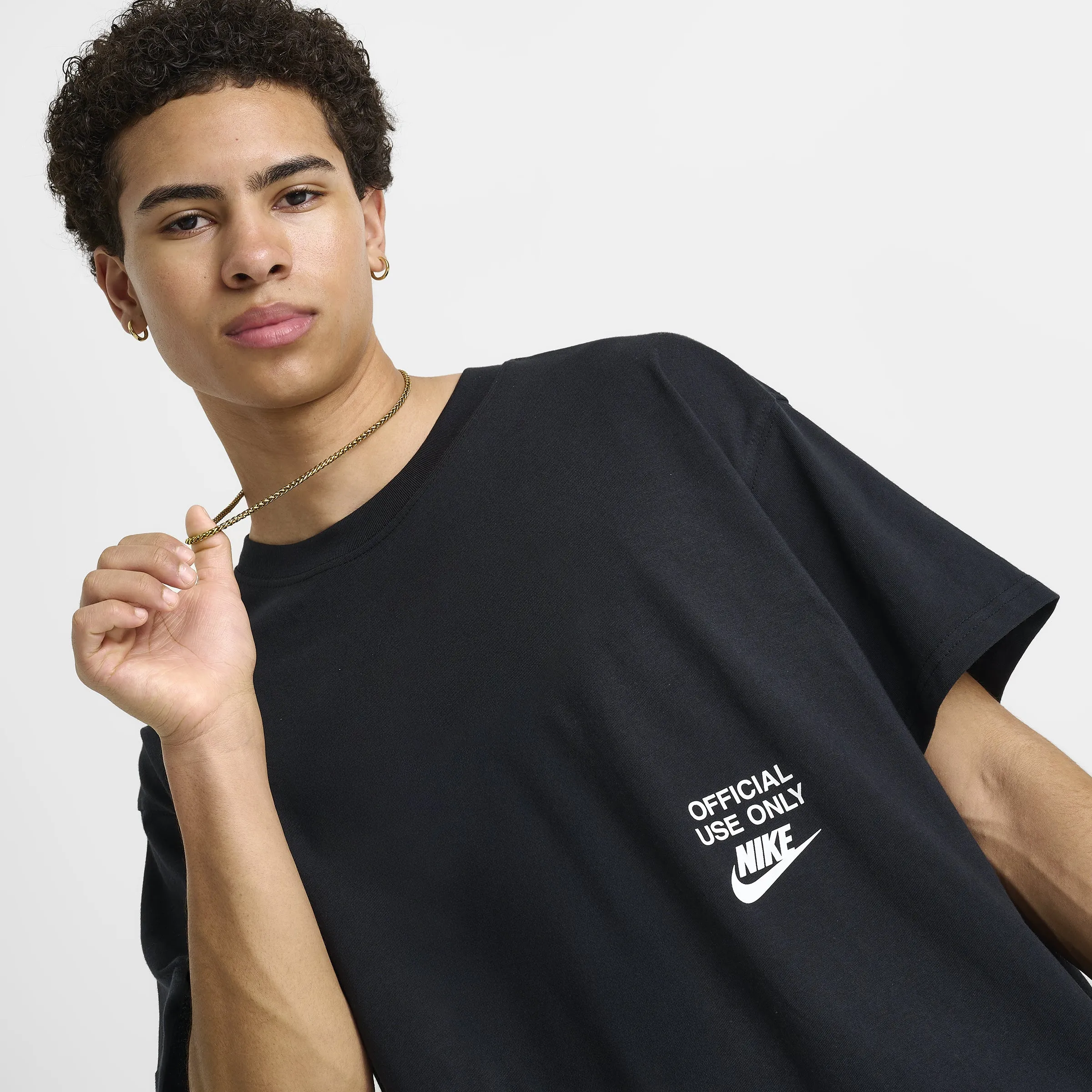 Nike Sportswear Remix Graphic T-Shirt / Black
