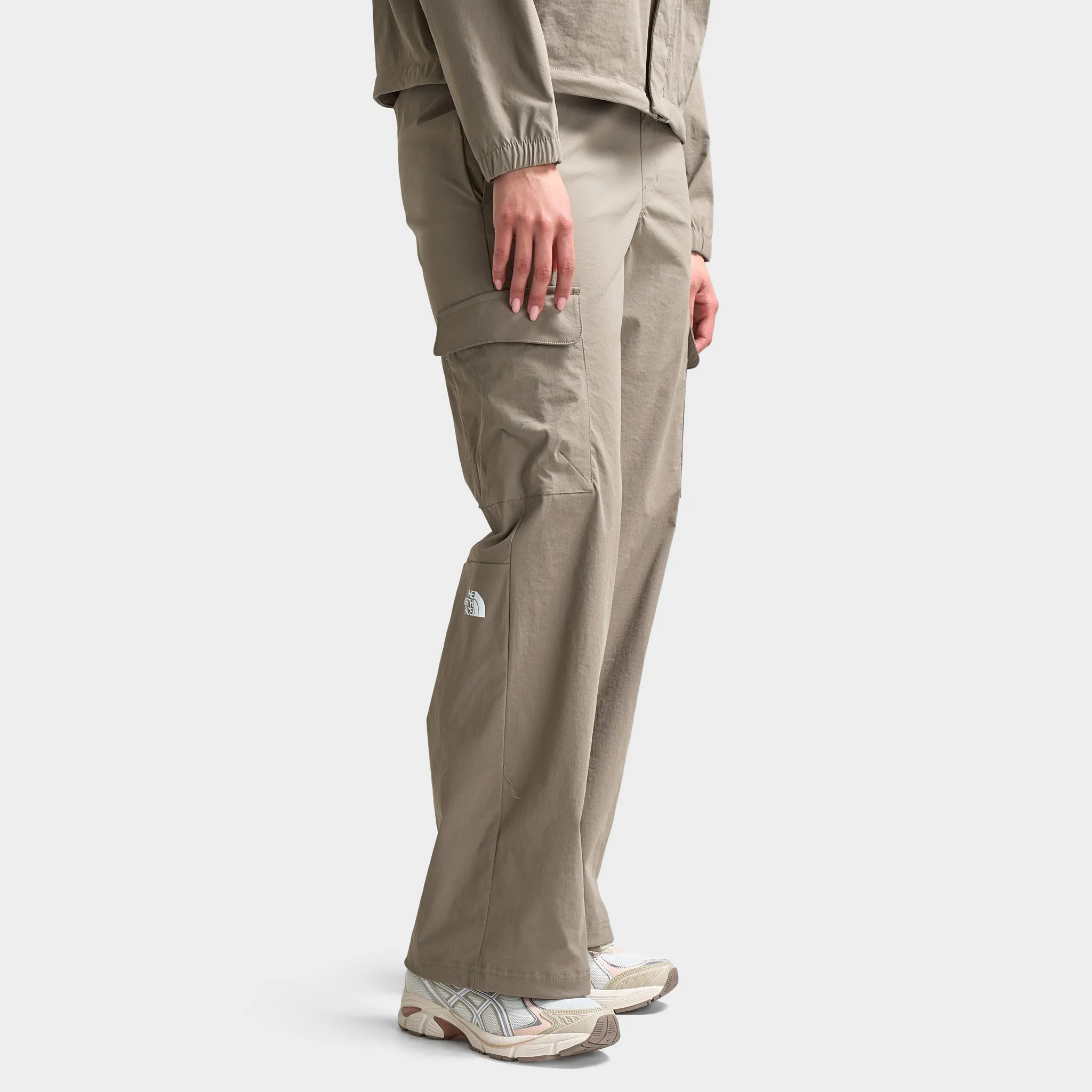 The North Face Women's Highwaist Cargo Pants / Brown