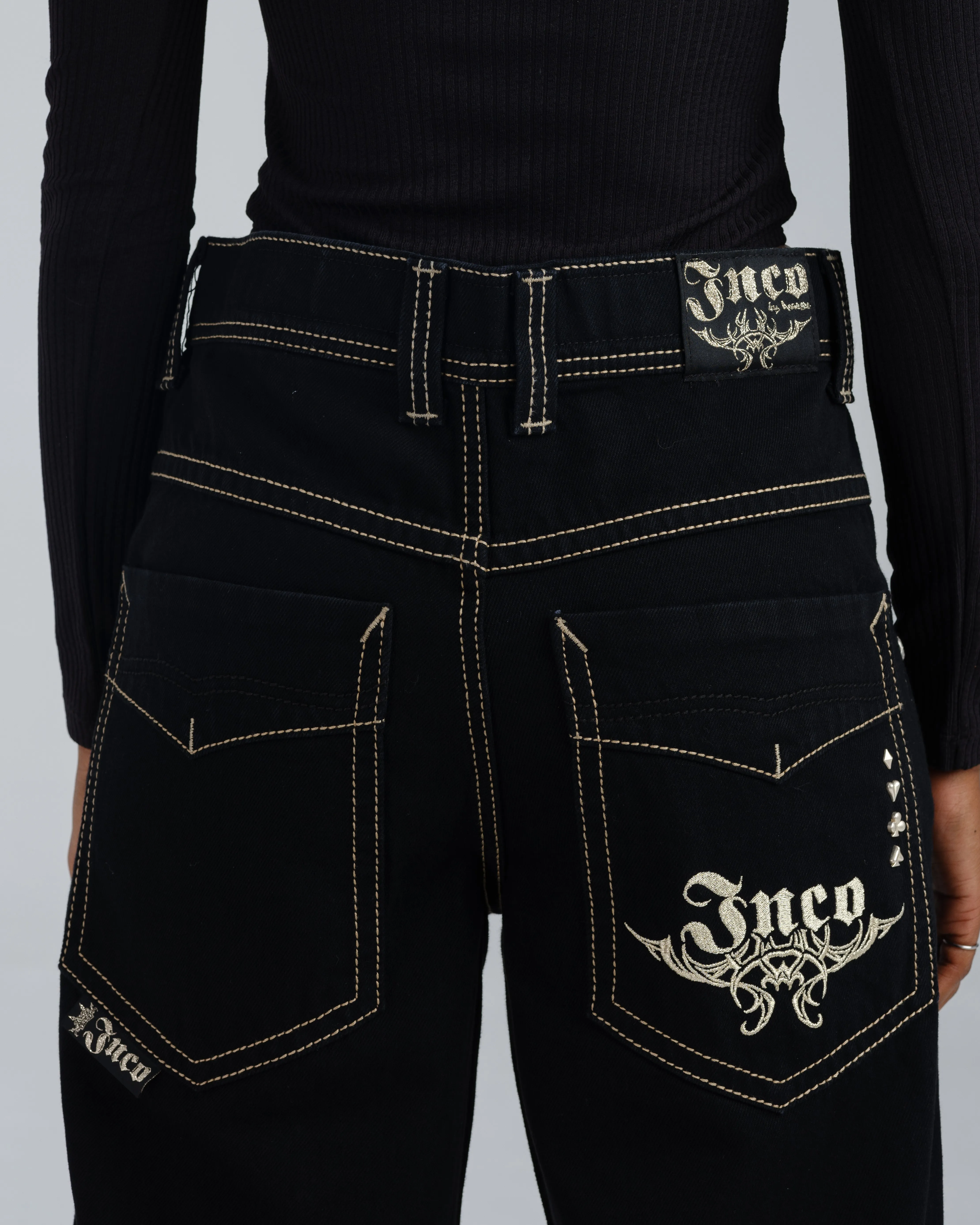 W Karatz. 23. Jet Black.