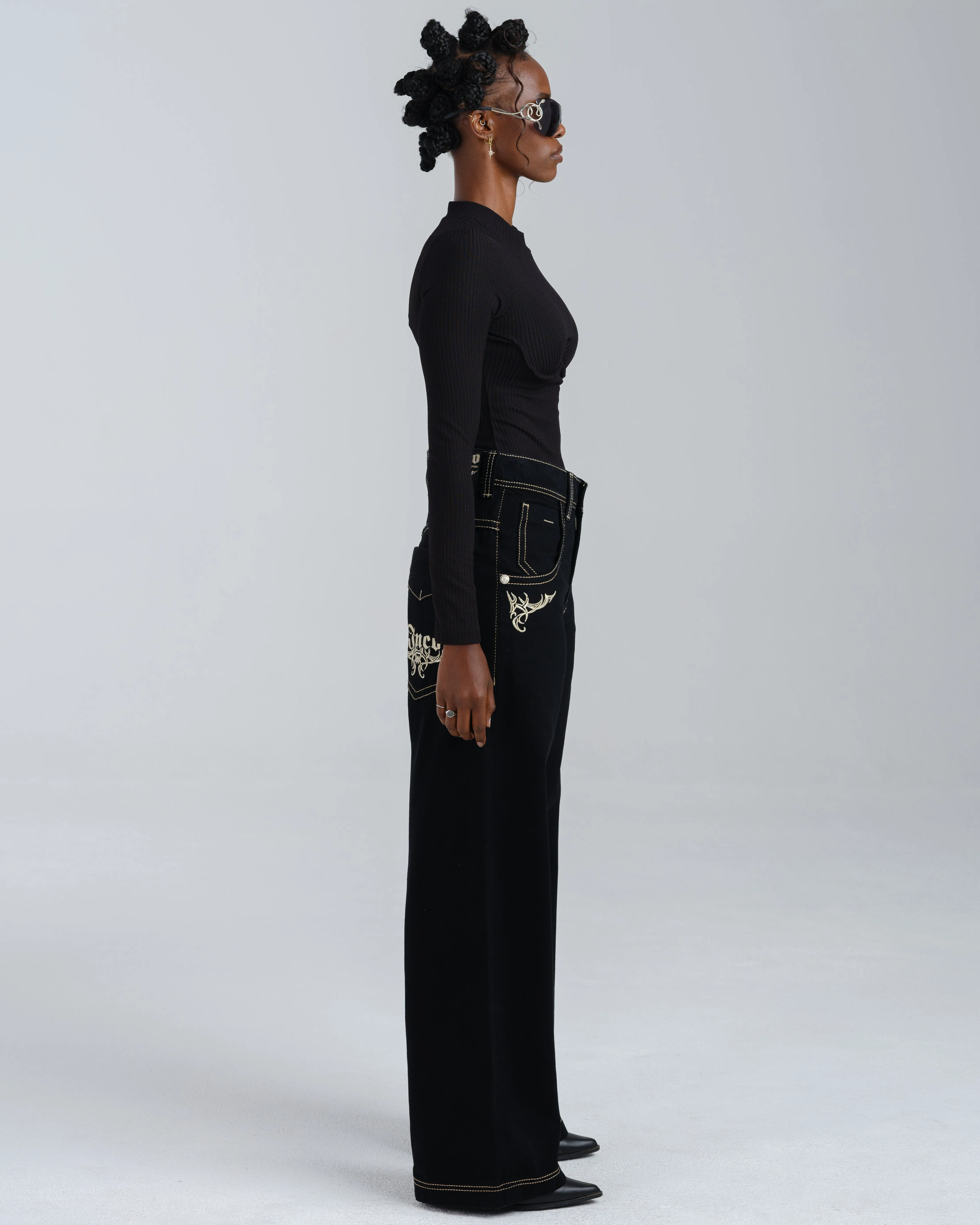 W Karatz. 23. Jet Black.