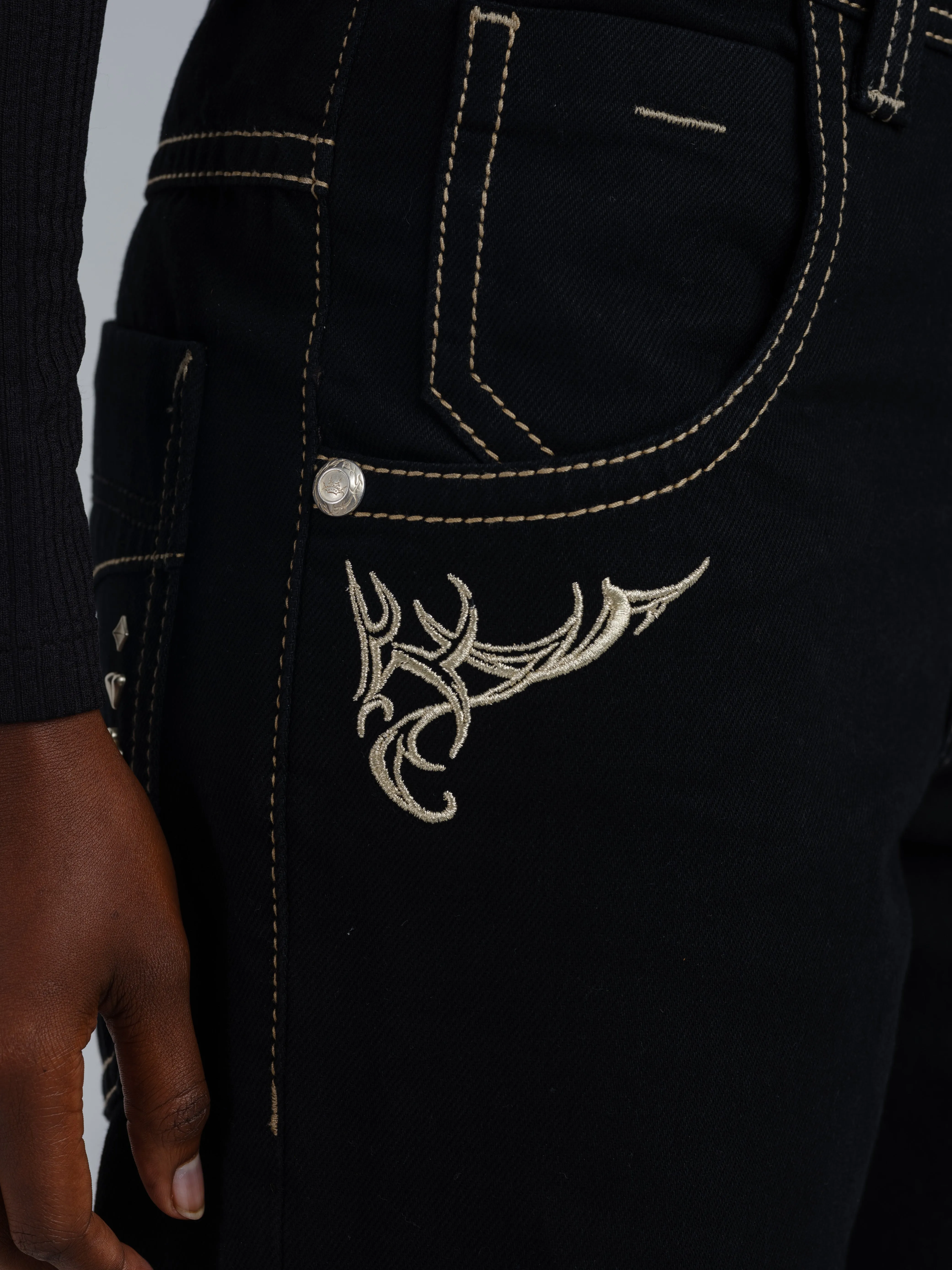 W Karatz. 23. Jet Black.