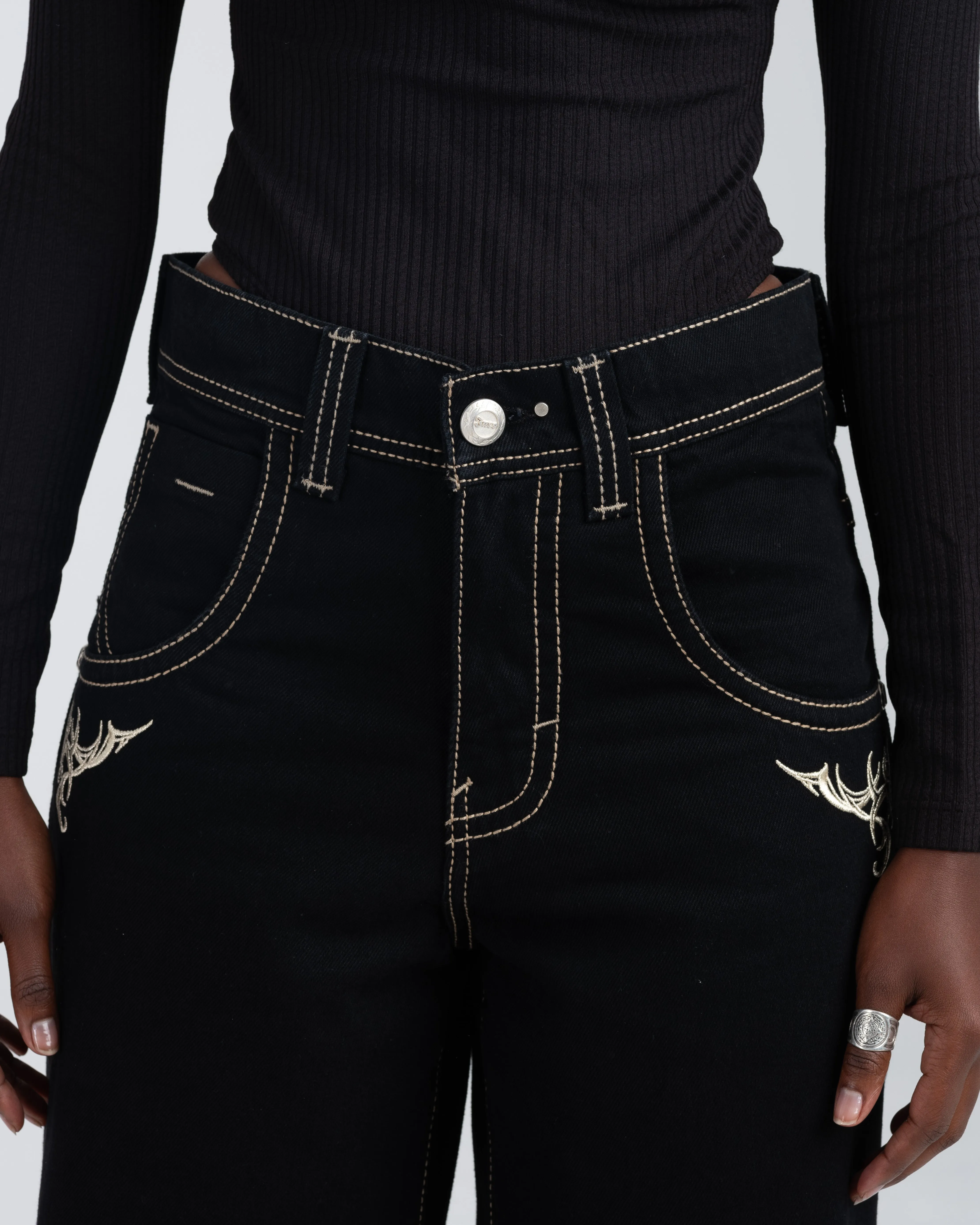 W Karatz. 23. Jet Black.
