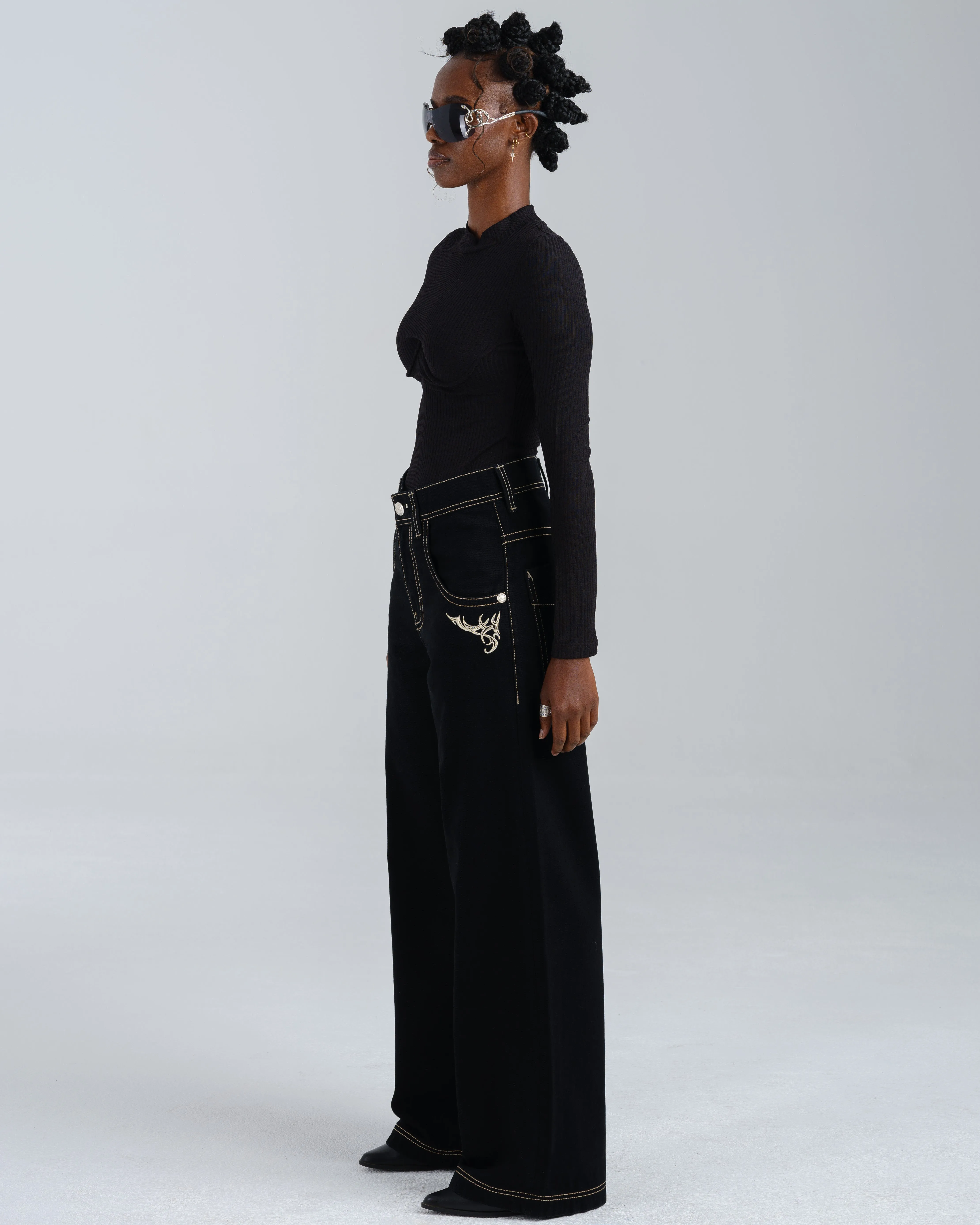W Karatz. 23. Jet Black.