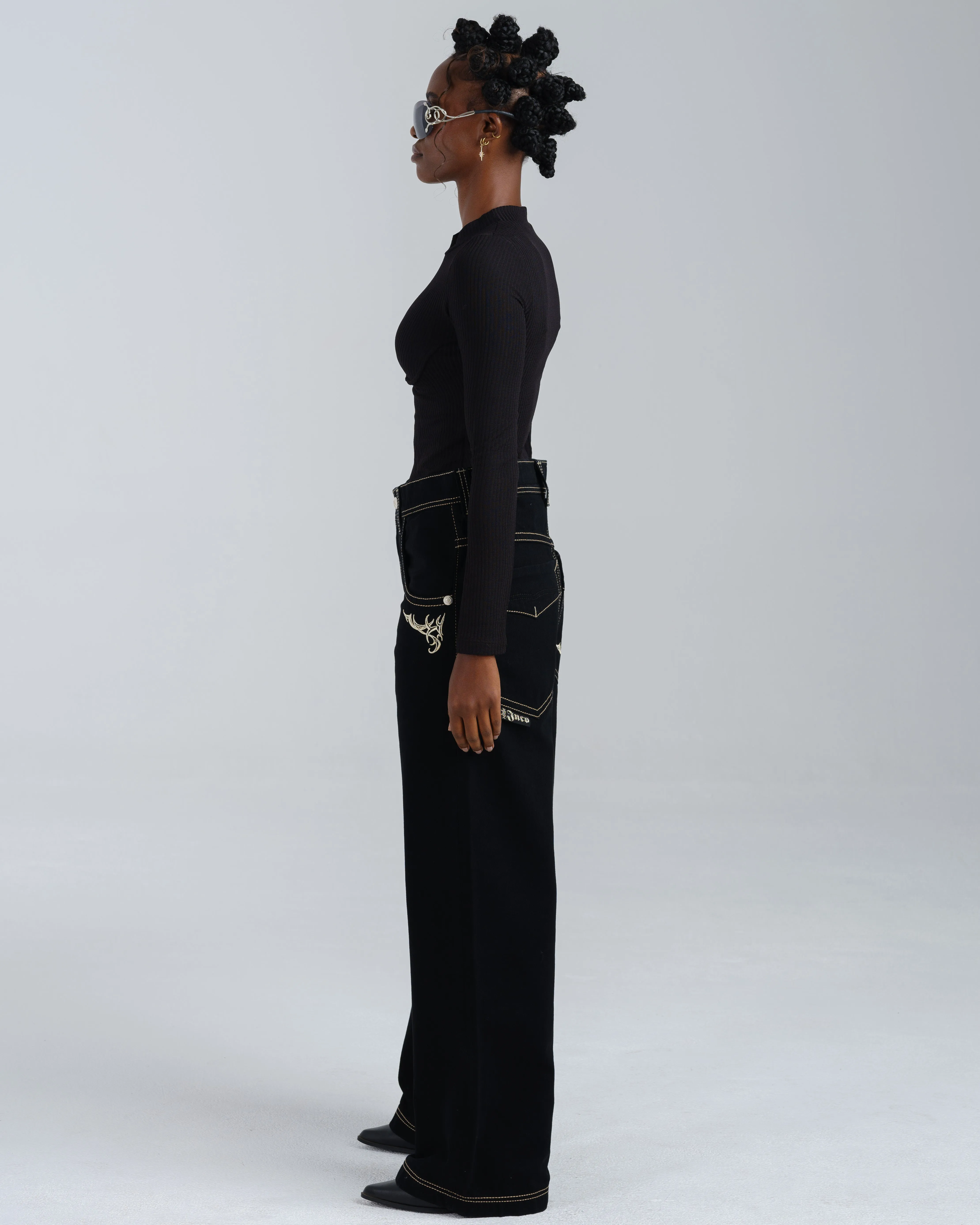 W Karatz. 23. Jet Black.